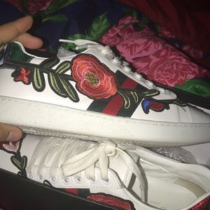 Ace floral Gucci low top sneakers